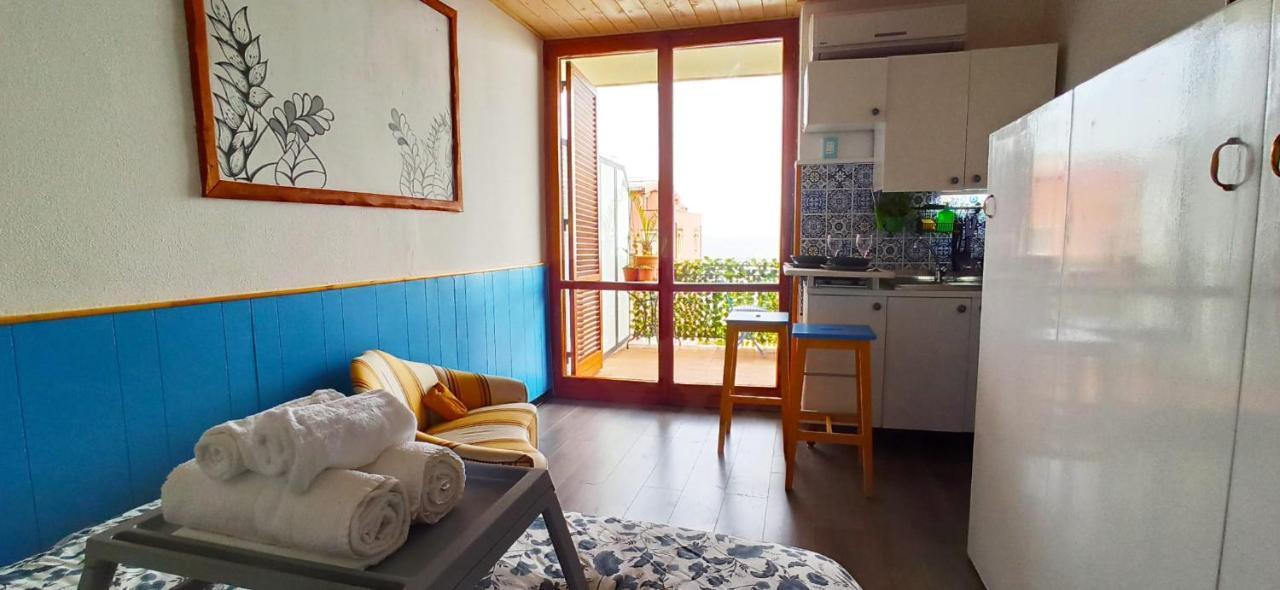 "Sea-See" Studio Taormina Center - Bellissima Vista Mare - Corner Kitchen Exterior foto